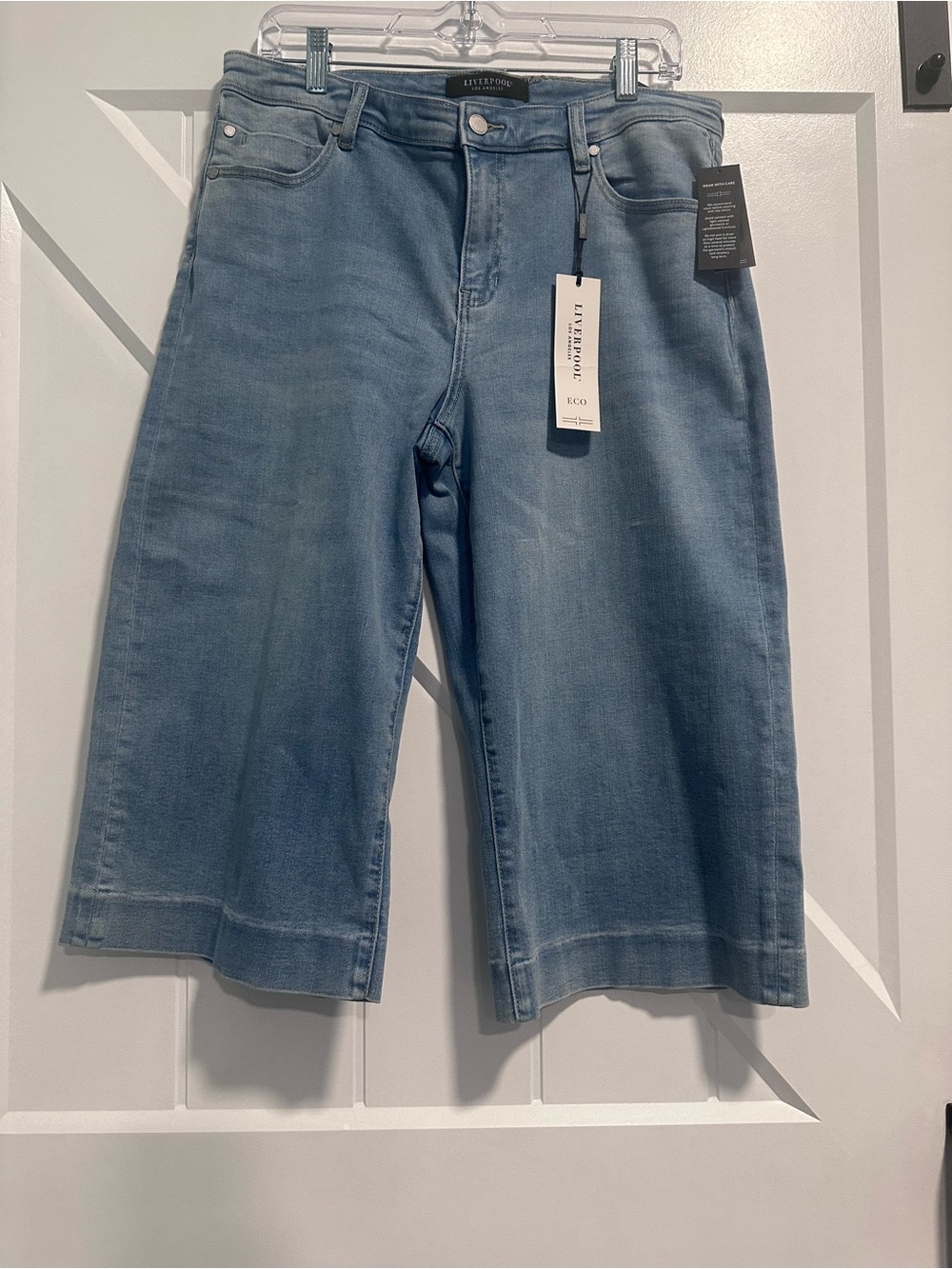 Liverpool Women’s Light Wash Denim Shorts size 12/31 - Picture 2 of 6